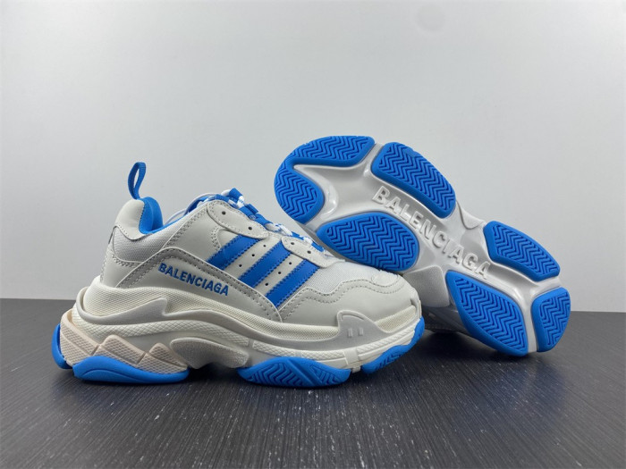 Ba*len*cia*ga triple s