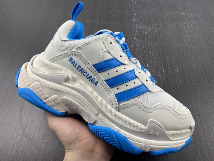 Ba*len*cia*ga triple s