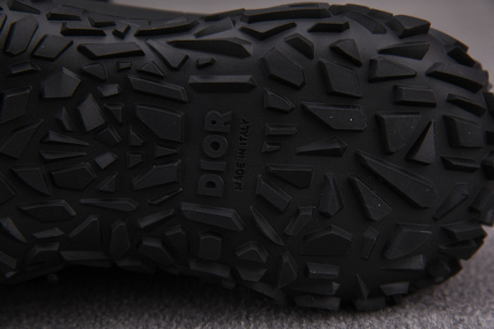 d10r b28  oblique high top sneaker