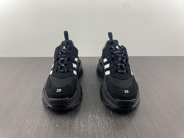 Ba*len*cia*ga triple s