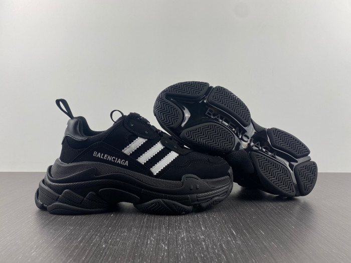 Ba*len*cia*ga triple s