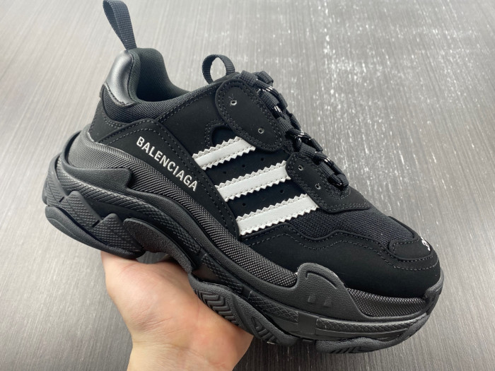 Ba*len*cia*ga triple s