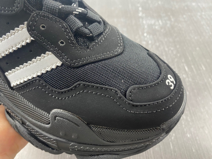 Ba*len*cia*ga triple s