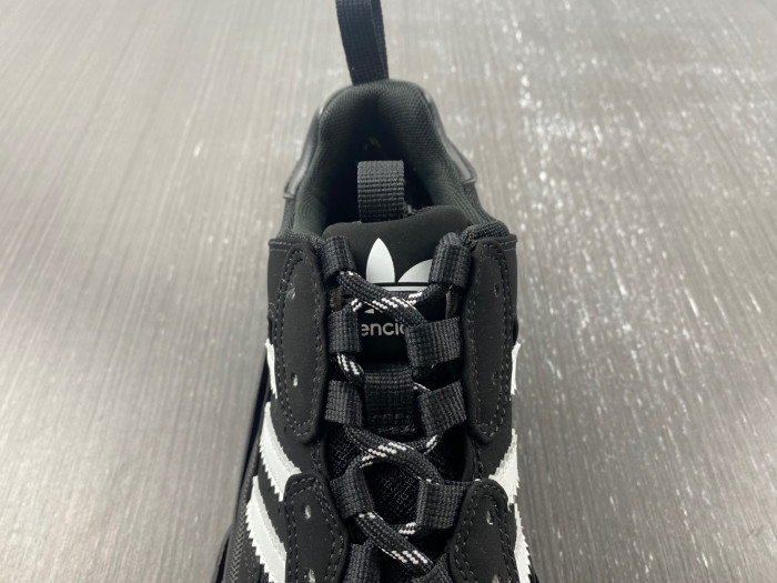 Ba*len*cia*ga triple s