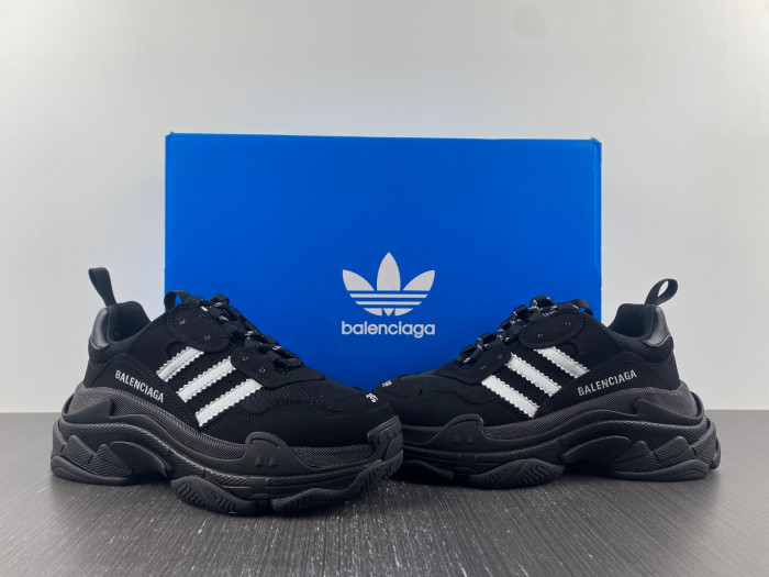 Ba*len*cia*ga triple s