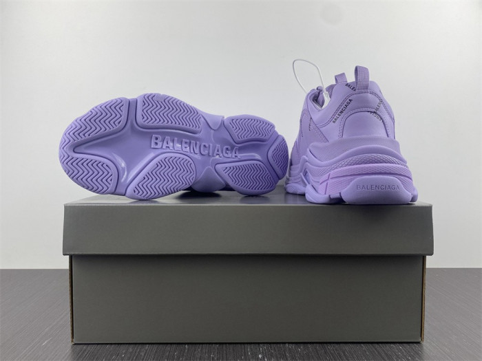 Ba*len*cia*ga triple s