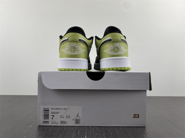 air jordan 1 low "vivid green snakeskin" dx4446-301