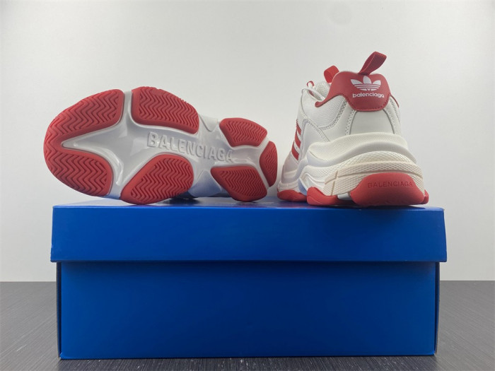 Ba*len*cia*ga triple s
