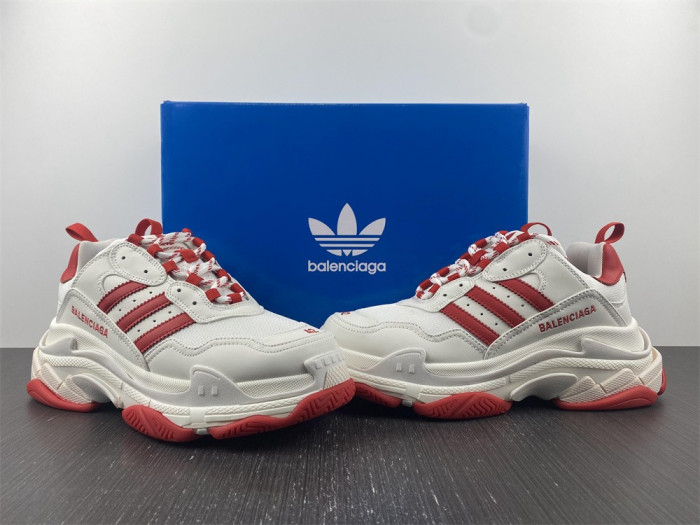 Ba*len*cia*ga triple s