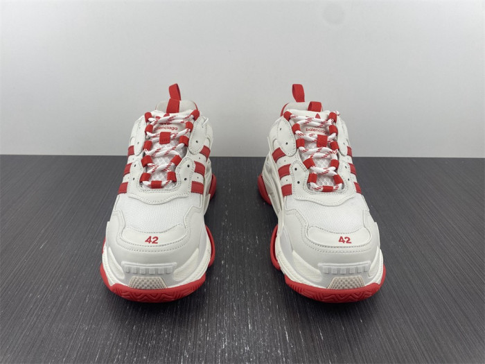 Ba*len*cia*ga triple s