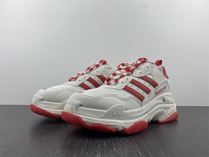 Ba*len*cia*ga triple s
