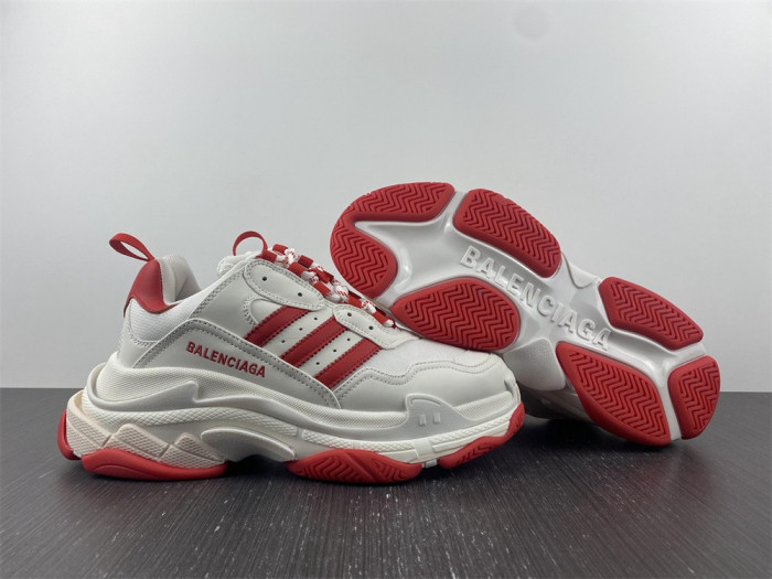 Ba*len*cia*ga triple s