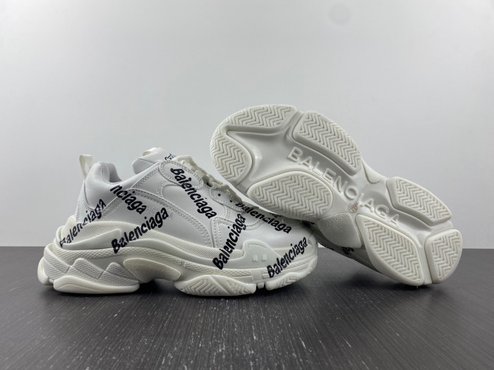 Ba*len*cia*ga triple s