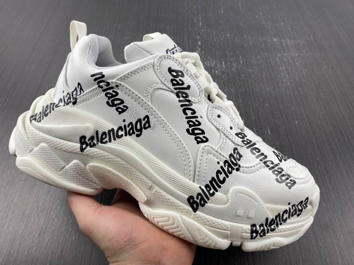 Ba*len*cia*ga triple s