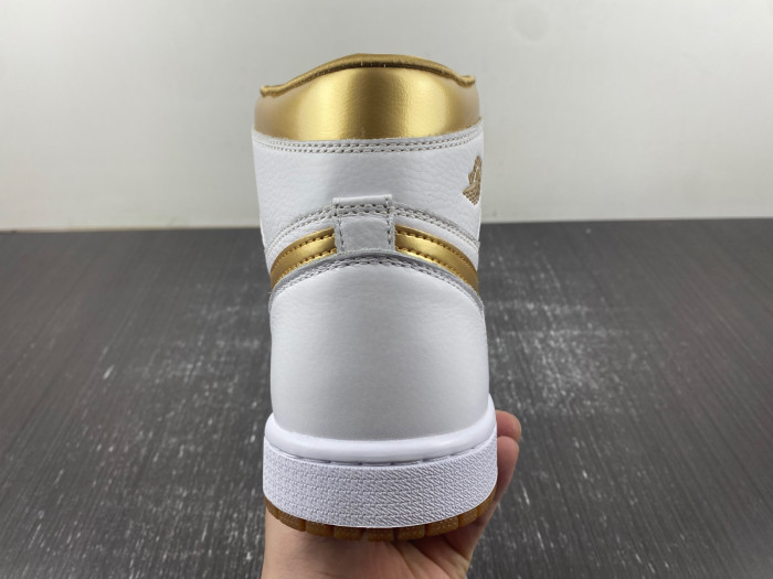 wmns air jordan 1 retro high og ''metallic gold'' fd2596-107
