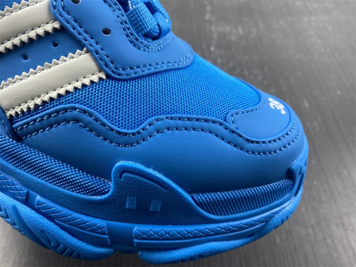 Ba*len*cia*ga triple s