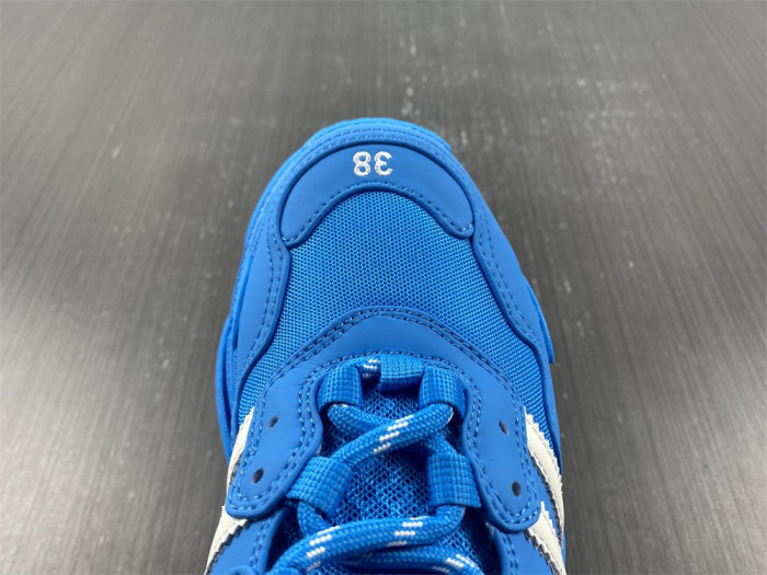 Ba*len*cia*ga triple s