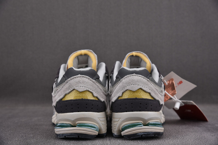 new balance 2002r“protection pack”-m2002rda