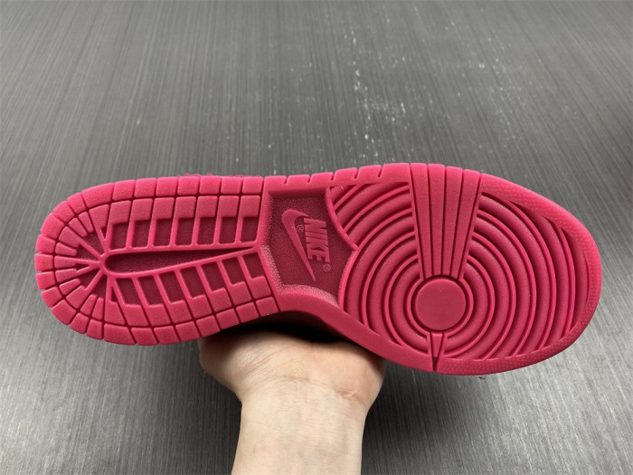 nike dunk low “valentine