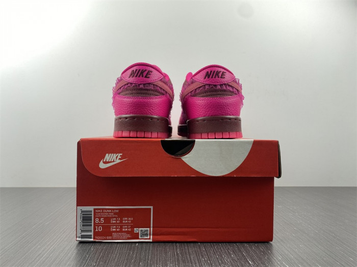 nike dunk low “valentine