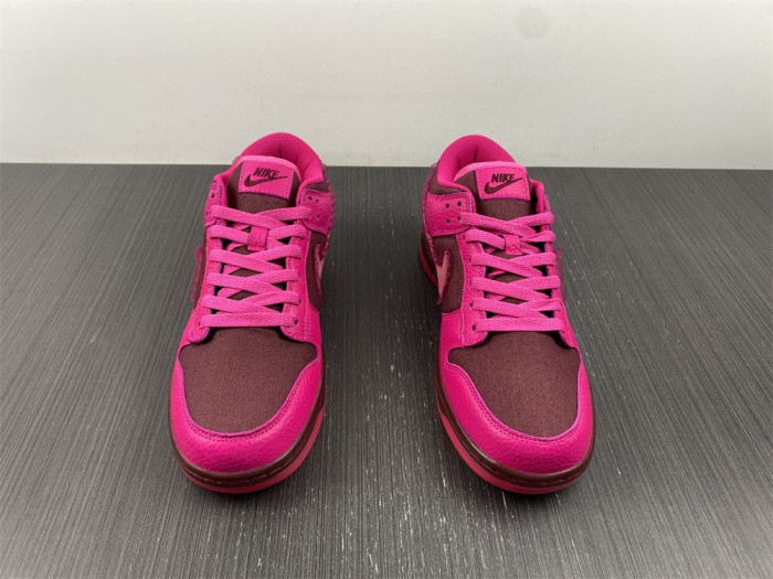 nike dunk low “valentine