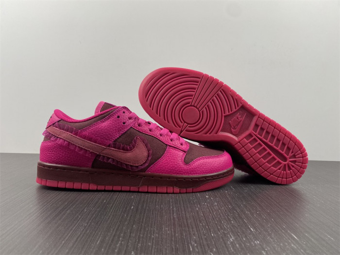 nike dunk low “valentine