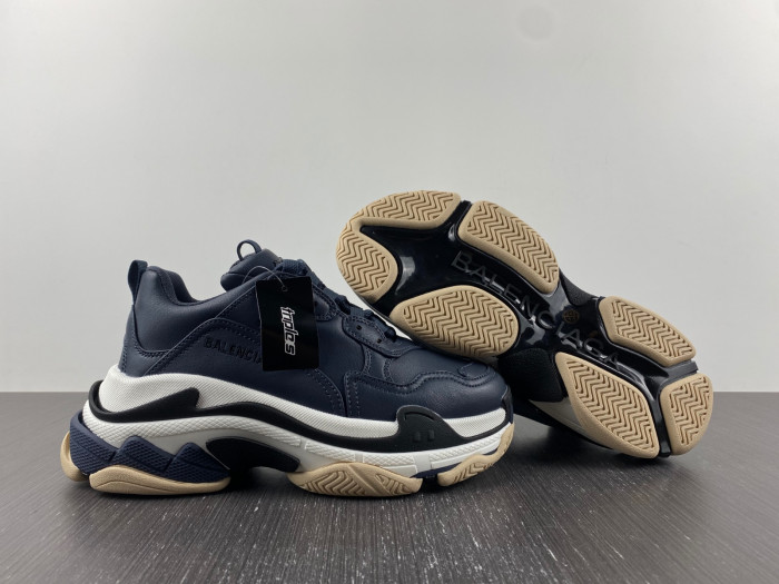 Ba*len*cia*ga triple s