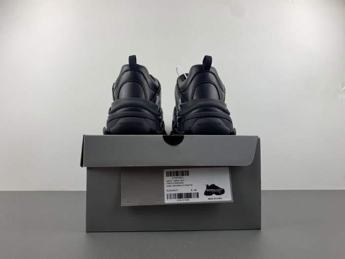 blcg sneaker triple.s.