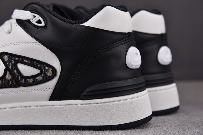 d10r b57 sneaker