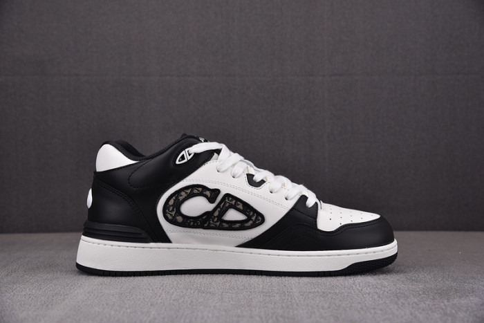 d10r b57 sneaker