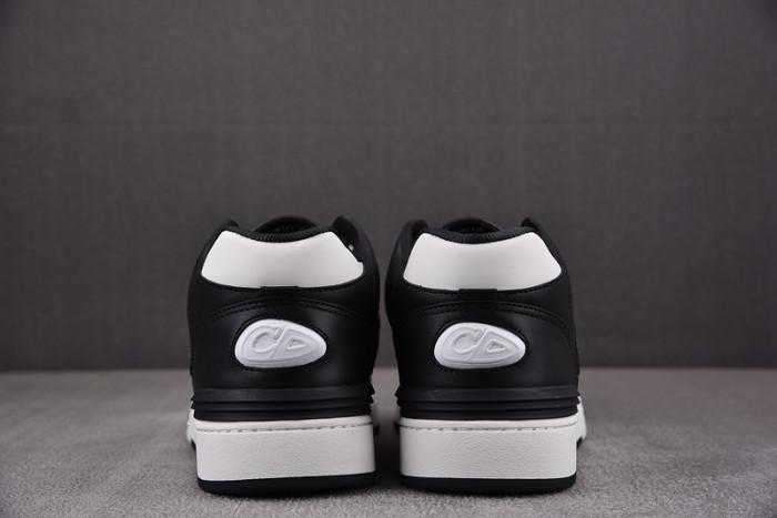 d10r b57 sneaker