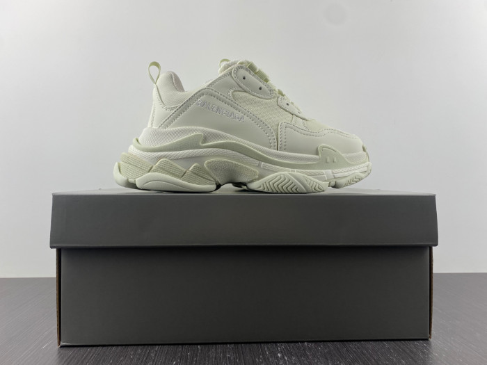 Ba*len*cia*ga triple s