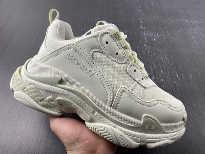 Ba*len*cia*ga triple s