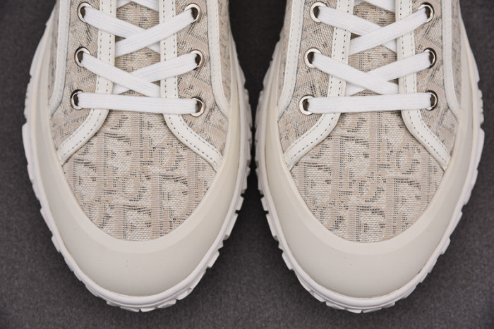 d10r b28 oblique high top sneaker