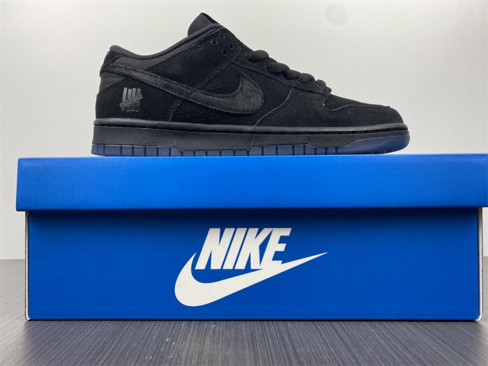 undefeated x dunk low 