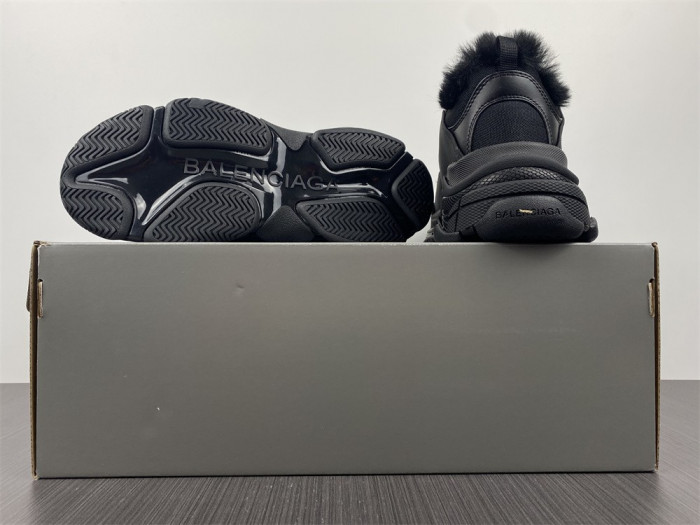 blcg sneaker triple.s.