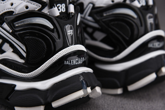Ba*len*cia*ga -runner