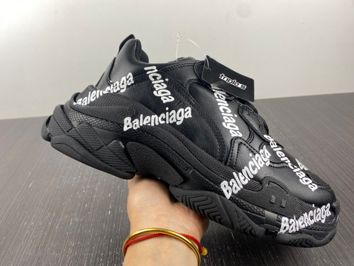 Ba*len*cia*ga triple s