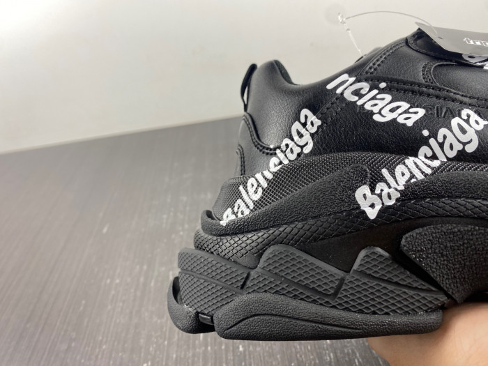 Ba*len*cia*ga triple s