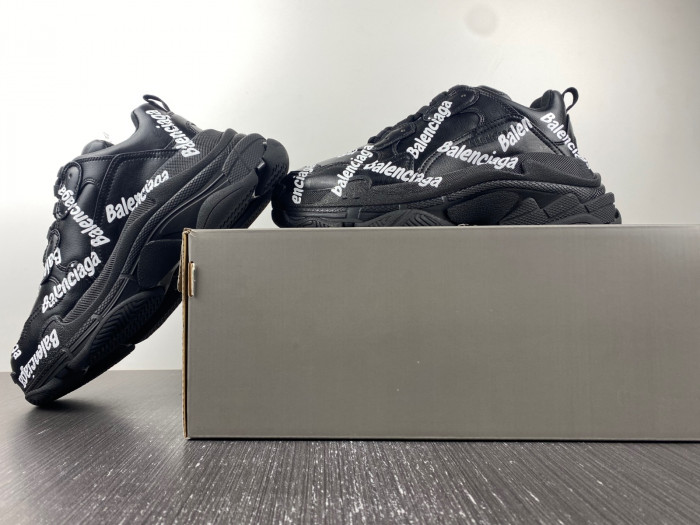 Ba*len*cia*ga triple s