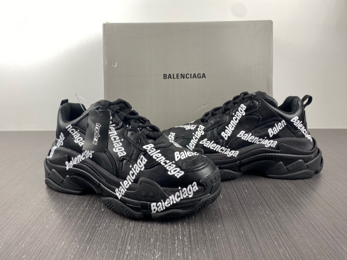 Ba*len*cia*ga triple s