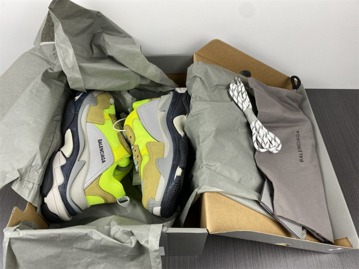 blcg sneaker triple.s.