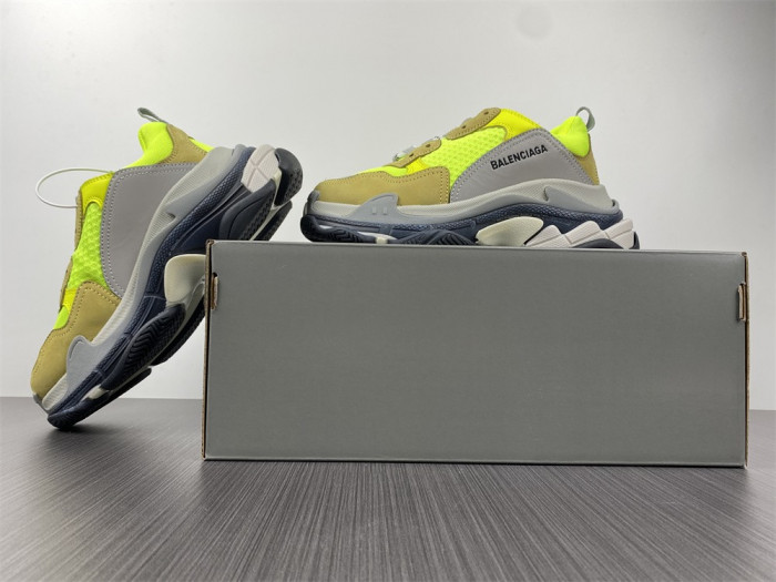 blcg sneaker triple.s.