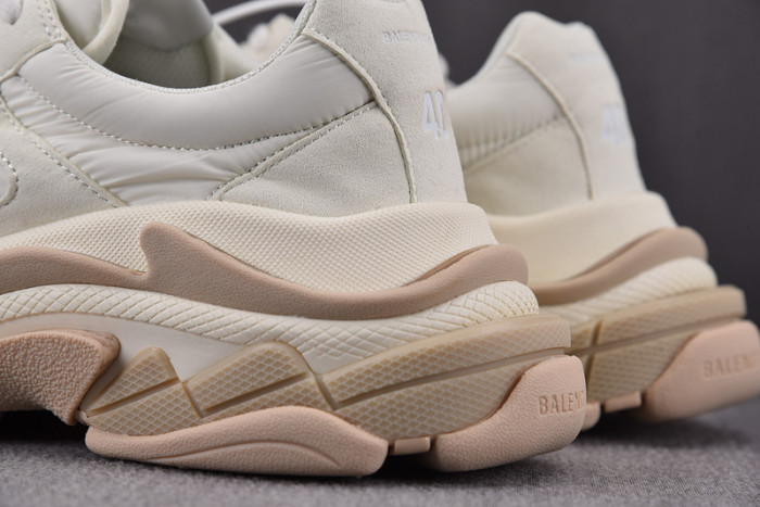 Ba*len*cia*ga triple s