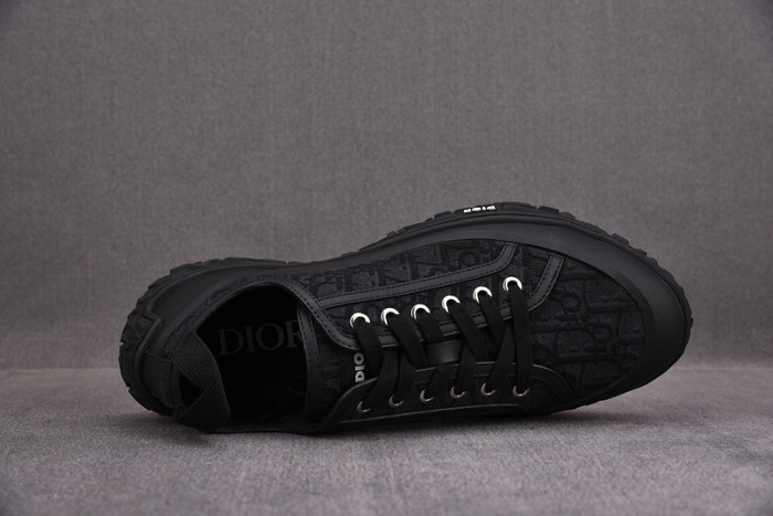 d10r b28 oblique low top sneaker