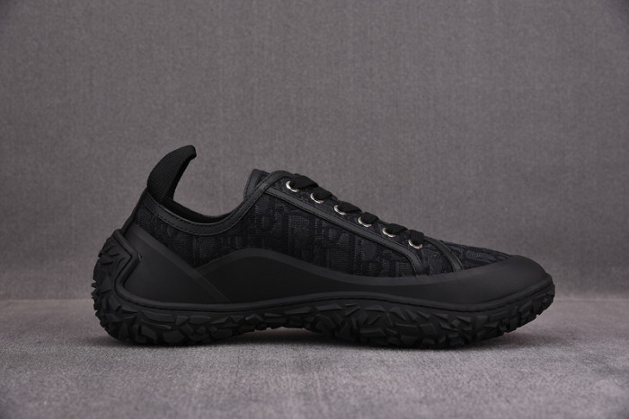 d10r b28 oblique low top sneaker