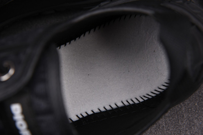 d10r b28 oblique low top sneaker