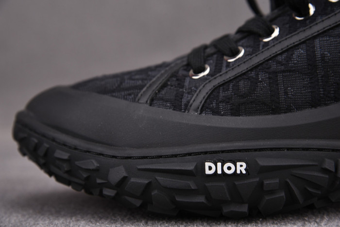 d10r b28 oblique low top sneaker