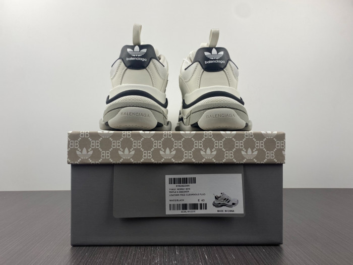 blcg sneaker triple.s.
