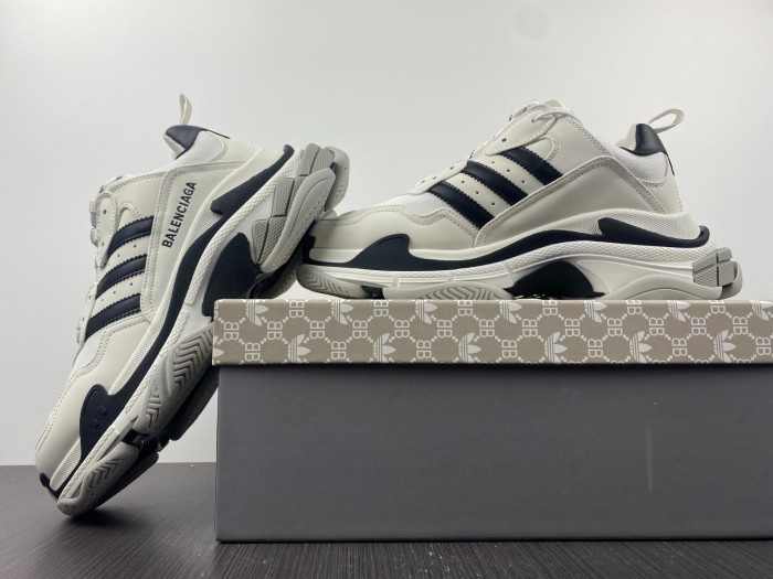 blcg sneaker triple.s.